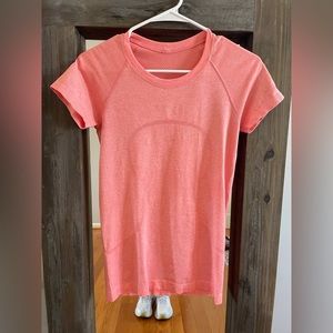 Lululemon size 4 coral swiftly tech